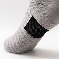 Chaussettes de sport pour enfants en polyester respirant, tricotées à rayures, de haute qualité, personnalisables, pour garçons, été, course et basketball, vente en gros