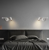 Lampe murale minimaliste à bras articulé avec revêtement graphite mat et rotule chromée pour lecture au chevet, focalisation réglable