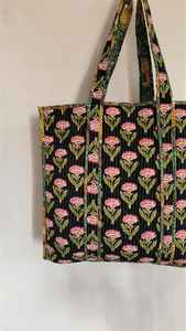 Bolso tote de algodón acolchado con estampado floral rosa, hecho a mano, para compras, viajes, bolso de hombro para mujer - Product Image 5