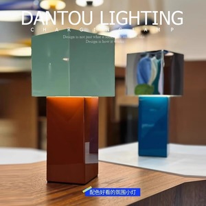 Lampe de bureau LED à commande tactile Dantou Lighting T912, alimentée par batterie, à intensité variable, design géométrique - Product Image 2