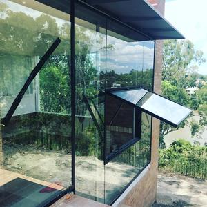 Fenêtres d'auvent de gril <span class=keywords><strong>en</strong></span> acier bicolore de style rétro personnalisées grilles <span class=keywords><strong>en</strong></span> <span class=keywords><strong>fer</strong></span> forgé à double vitrage ouverture horizontale pour les maisons - Product Image 1