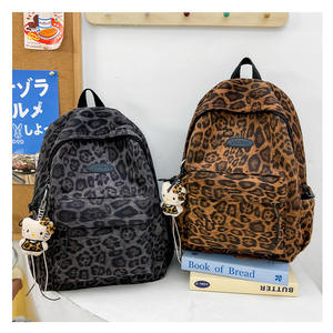 Nueva <span class=keywords><strong>mochila</strong></span> con estampado de leopardo, bolso versátil y elegante para estudiantes de secundaria, <span class=keywords><strong>mochila</strong></span> de alta gama para mujer. - Product Image 6