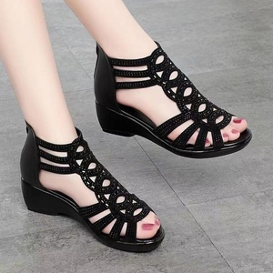 <span class=keywords><strong>Sandalias</strong></span> romanas <span class=keywords><strong>de</strong></span> <span class=keywords><strong>plataforma</strong></span> transpirables <span class=keywords><strong>de</strong></span> PU suave para mujer, zapatos <span class=keywords><strong>de</strong></span> verano <span class=keywords><strong>2022</strong></span>, nuevos zapatos <span class=keywords><strong>de</strong></span> moda para madres, zapatos <span class=keywords><strong>de</strong></span> cuña con lentejuelas para exteriores - Product Image 5