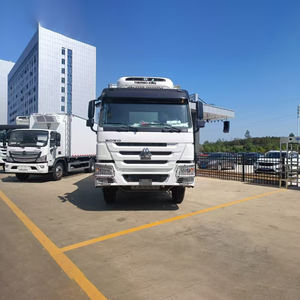 Camion frigorifique Sinotruk Howo personnalisé, camion tracteur frigorifique 6x4 avec caisse <span class=keywords><strong>isotherme</strong></span> pour le transport alimentaire - Product Image 1