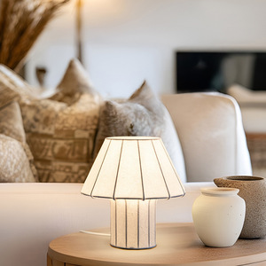 Lampe de table minimaliste en fausse soie 320x310mm, lampe LED décorative pour chambre à coucher et salon avec interrupteur - Product Image 1