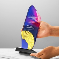 Trophée en cristal au design étoile créatif |   Récompenses Métalliques Personnalisées de Haute Qualité pour la Reconnaissance des Employés
