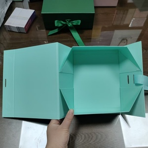 กล่องแม่เหล็กพับได้สีเขียวแข็งแรง จัดส่งรวดเร็ว กล่องของขวัญกระดาษแบบกำหนดเองได้ - Product Image 2
