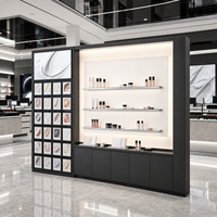Vitrine de présentation cosmétique personnalisée, ensemble complet avec comptoirs îlots et armoires murales à LED pour magasin de beauté moderne noir et blanc
