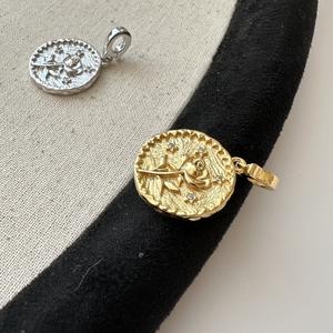 จี้ดอกกุหลาบวินเทจ S925 เงินแท้ ดีไซน์หรูหรา ลวดลายมีเท็กซ์เจอร์ สไตล์ฝรั่งเศสย้อนยุค เรียบง่าย ทันสมัย มีเสน่ห์ - Product Image 4