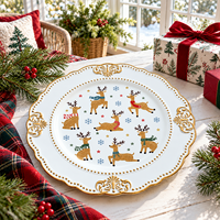 Assiette de présentation en plastique de 13 pouces avec bord doré gaufré et motifs de rennes et flocons de neige imprimés UV pour une décoration élégante de table de banquet de Noël