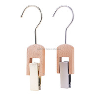 Logo personnalisé Crochet en métal à clip unique pour écharpe et chapeau Cintre d'extension de cheveux en bois de style moderne pour vêtements
