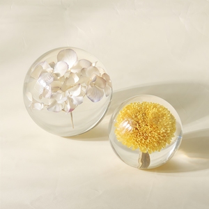 Prensapapeles de Resina con Forma de Bola de Flores Hecho a Mano y Personalizado para Decoración de Escritorio en Casa u Oficina y como Regalo - Product Image 5