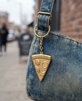 Porte-clés personnalisé en métal en forme de pizza, en alliage de zinc plaqué or, souvenir de restauration rapide, cadeau promotionnel
