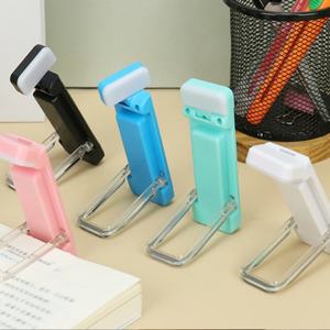Lampe de lecture LED personnalisable de style marque-page, alimentée par batterie 400 mAh, 4 couleurs de lumière, rechargeable par USB, avec clip - Product Image 3