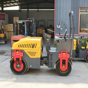 Rouleau compresseur hydraulique à double tambour de 3 tonnes, moteur haute puissance de fouillisage 40 kN, excellente capacité d'escalade, capacité de fouillisage élevée intégrée - Product Image 2