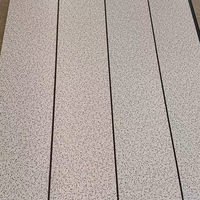 Panneaux sandwich modernes sur mesure en métal sculpté, durables, résistants au feu et offrant des solutions d'isolation thermique pour villas