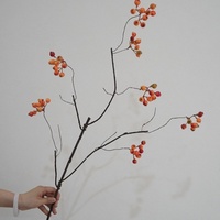 2026 Arrangements saisonniers extérieurs branche de baies en mousse artificielle en rouge orange et blanc pour la décoration du nouvel an et de Noël