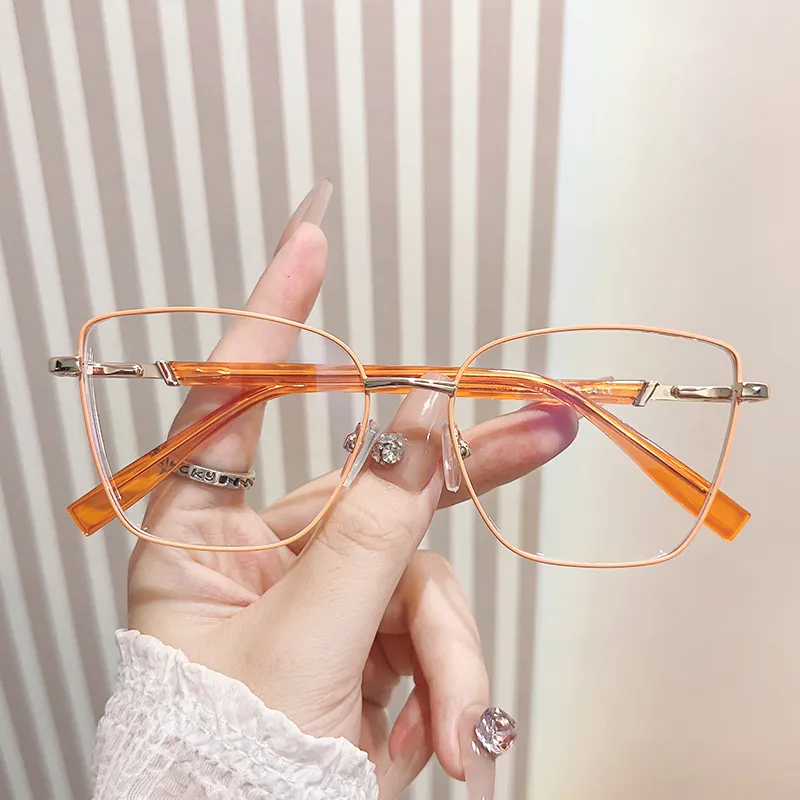 أحدث إطارات نظارات المصممين الجميلين ، نظارات نسائية للفتيات ، نظارات عين القط البصرية المعدنية