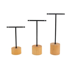 Expositor de pendientes de metal de 3 piezas de madera maciza con barniz para exhibición de aretes y adornos, venta al por mayor - Product Image 2