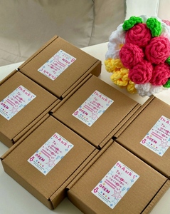 <span class=keywords><strong>Bouquet</strong></span> tricoté <span class=keywords><strong>à</strong></span> la main en boîte, pendentif chaîne de perles florales <span class=keywords><strong>à</strong></span> tenir <span class=keywords><strong>à</strong></span> la main, cadeau festif, unique, emballé dans des boîtes en carton, personnalisable - Product Image 4