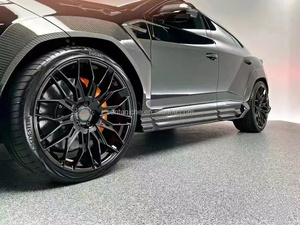 Kit carrosserie en fibre de carbone pour Lamborghini Urus : pare-chocs avant, jupes latérales, diffuseur, capot et passages de roues style Urus KEY - Product Image 6