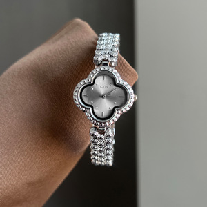 Montre-bracelet GODI Rétro Trèfle à Quatre Feuilles – Vente en Gros, Design de Niche Haut de Gamme, Style Instagram, Étanche, Quartz, Transfrontalier - Product Image 6