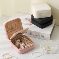 Organisateur de bijoux portable, boîte de rangement de voyage carrée pour colliers, boucles d'oreilles, bagues, boîte en PU à fermeture éclair