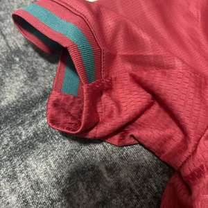 Completo da Calcio Retrò della Squadra Nazionale Granada 25-26 La Liga, 100% Poliestere con Nome del Giocatore - Product Image 3