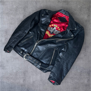 جاكيت دراجات نارية رجالي مخصص من الجلد الطبيعي، بتصميم عتيق مغسول ومُعتّق مع بطانة حمراء وتطريز، جاكيت راكب الدراجات مع حزام - Product Image 3