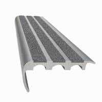 Profilés de marche d'escalier en aluminium modernes et commerciaux pour extérieur, pour la sécurité des escaliers, en stock en gros
