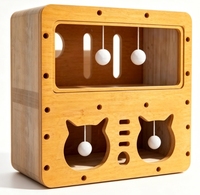 Boîte de jeu interactive pour chat en bois massif multi-trous avec balles à clochettes suspendues, trous perforés détachables, assemblée