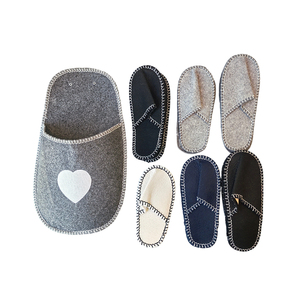 Ensemble de 4 pantoufles en feutre faites à la main pour adultes, homme et femme, confortables, chaudes, antidérapantes, écologiques, colorées, pour les invités - Product Image 4
