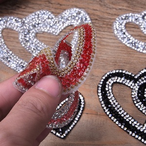 . Superbe Patch Thermocollant Cœur Double en Strass, Motif Entrelacé en Cristal, Idéal <span class=keywords><strong>pour</strong></span> <span class=keywords><strong>Cadeau</strong></span> de Saint-Valentin <span class=keywords><strong>pour</strong></span> Fille, Sœur, Vente en Gros - Product Image 2