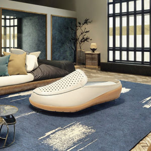 รองเท้าสลิปออนแบบสวมลำลองสำหรับผู้หญิง ดีไซน์เปิดส้น หัวรองเท้าหลากสี รุ่นใหม่สำหรับฤดูใบไม้ผลิและฤดูร้อน รองเท้าแม่แบบเรียบง่าย ดีไซน์โปร่ง ทำจากไมโครไฟเบอร์ - Product Image 3