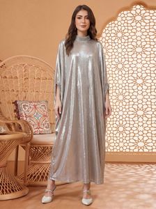 Robe Abaya en polyester dorée incrustée de diamants pour femme, coupe ample, manches longues chauve-souris, longueur ras du sol, ourlet évasé, style traditionnel - Product Image 5