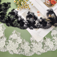 Découpe au laser de matériaux en velours, dentelle à double couche pour lingerie, soutien-gorge, robes de mariée et chemises pour hommes.