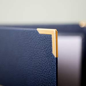 Menu de restaurant en similicuir durable à prix d'usine avec bande élastique, porte-menu à 2 pages - Product Image 3