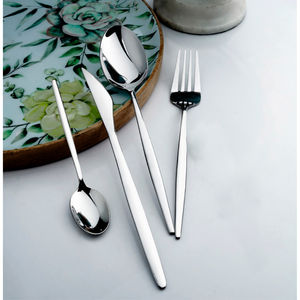 Juego de Cubiertos de Acero Inoxidable Sostenible Lily de 16 Piezas para Fiestas con Acabado Pulido Espejo y Diseño Moderno de Mango Cónico - Product Image 1