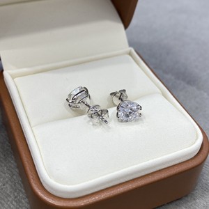 Pendientes de Diamante Cultivado en Laboratorio con Corte Cojín de 4 Puntas IGI, Estilo Vintage para Mujer, Oro Blanco de 10K/14K/18K, Solitario - Product Image 4