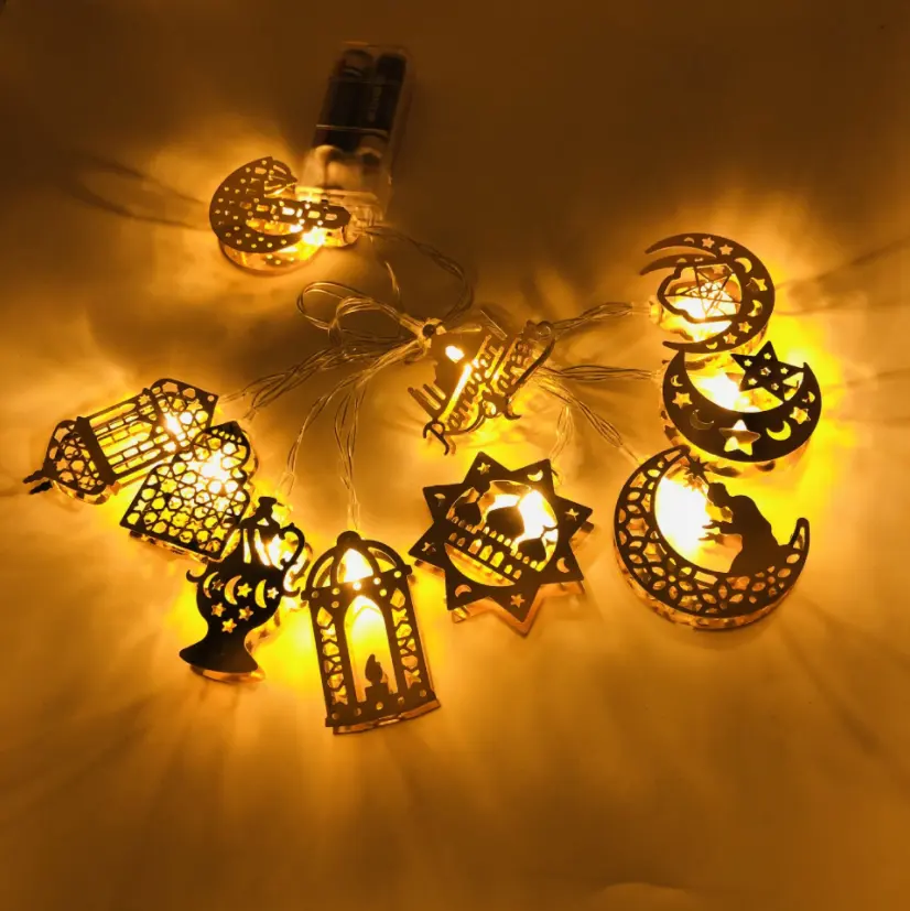 ปราสาท Eid Mubarak ตะวันออกกลางโลหะแบตเตอรี่ดําเนินการรอมฎอนตกแต่งแขวนดวงจันทร์ดาวไฟ LED สําหรับอินเดียอิสลามมุสลิม