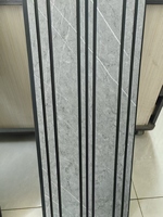Panneau de plafond en PVC avec finition imitation bois pour la décoration