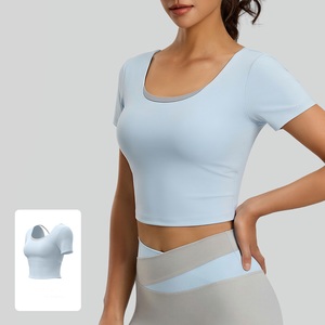 Camiseta Deportiva Butterfly Beauty, Top de Yoga de Manga Corta, Transpirable, con Relleno en el Pecho y Logotipo Frontal - Product Image 3