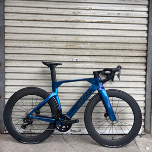 Vélo de course sur route en fibre de carbone 7,7 kg, vente en gros directe d'usine Kozo, Shimano UT Di2 24 vitesses, freins à disque hydrauliques, OEM CE KOZO - Product Image 1