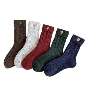 Chaussettes <span class=keywords><strong>de</strong></span> Noël en laine pour l'automne et l'hiver, chaussettes en laine <span class=keywords><strong>à</strong></span> pois brodées en polaire pour femmes, chaussettes mi-mollet épaisses et chaudes en relief - Product Image 6