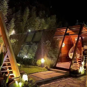 Cabane d'été moderne en bois, charpente traitée sous pression, avec murs en verre et terrasse en bois, idéale pour le camping en plein air - Product Image 1