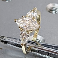 Bague de fiançailles 3CT en or jaune massif 10K/14K/18K avec trois diamants de laboratoire en taille marquise et poire, certifiée IGI CVD/HPHT, personnalisable