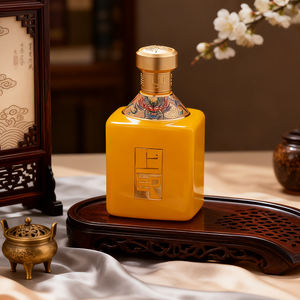 Botella de <span class=keywords><strong>Licor</strong></span> Vacía Cuadrada de Vidrio Amarillo al por Mayor, 500ml, Botella para <span class=keywords><strong>Vodka</strong></span>, Whisky y Licores, Personalizable - Product Image 1