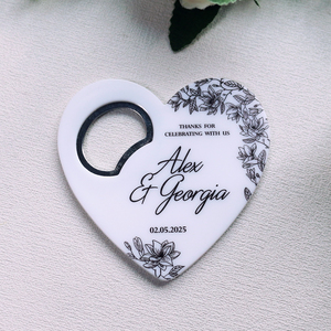 Ouvre-bouteille magnétique élégant et simple en forme de cœur, aimant de réfrigérateur, cadeau souvenir avec design personnalisé pour événement de <span class=keywords><strong>mariage</strong></span> - Product Image 1