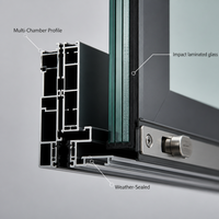 Porte coulissante de patio en aluminium et verre, construction moderne résistante aux ouragans, avec une grande ouverture pour villa