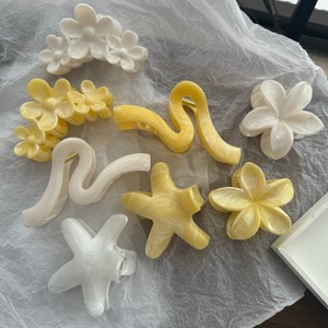 Hot Sell <b>Sweet</b> Pink White <b>Flower</b> Shape Large Hair Claw Acrylic Acetate Hawaiian Plumeria Women Girls Hair Claw Clip Accessories - Product Image 2
